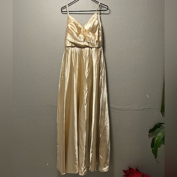 NWT Party/Bridesmaid dress. - Picture 2 of 5